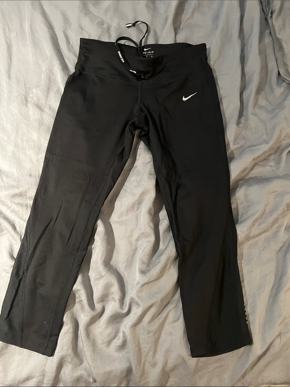 BRAND NEW! Nike Black Cropped Performance Leggings. Workout